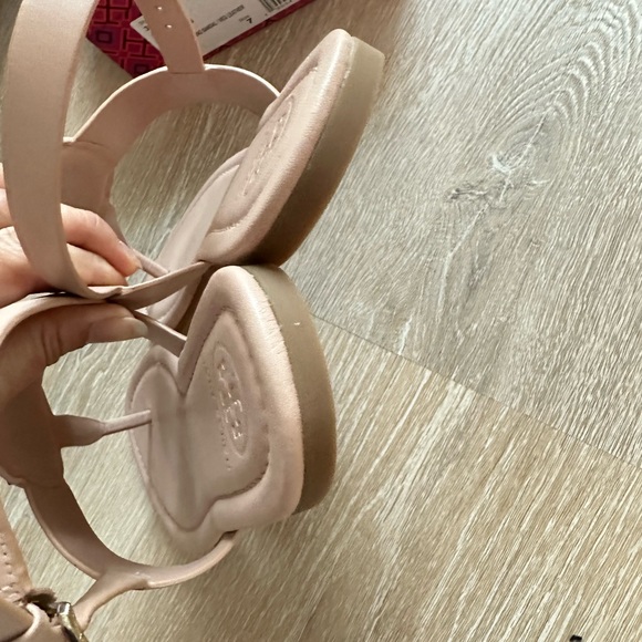 Tory Burch nude sandals - Picture 4 of 8